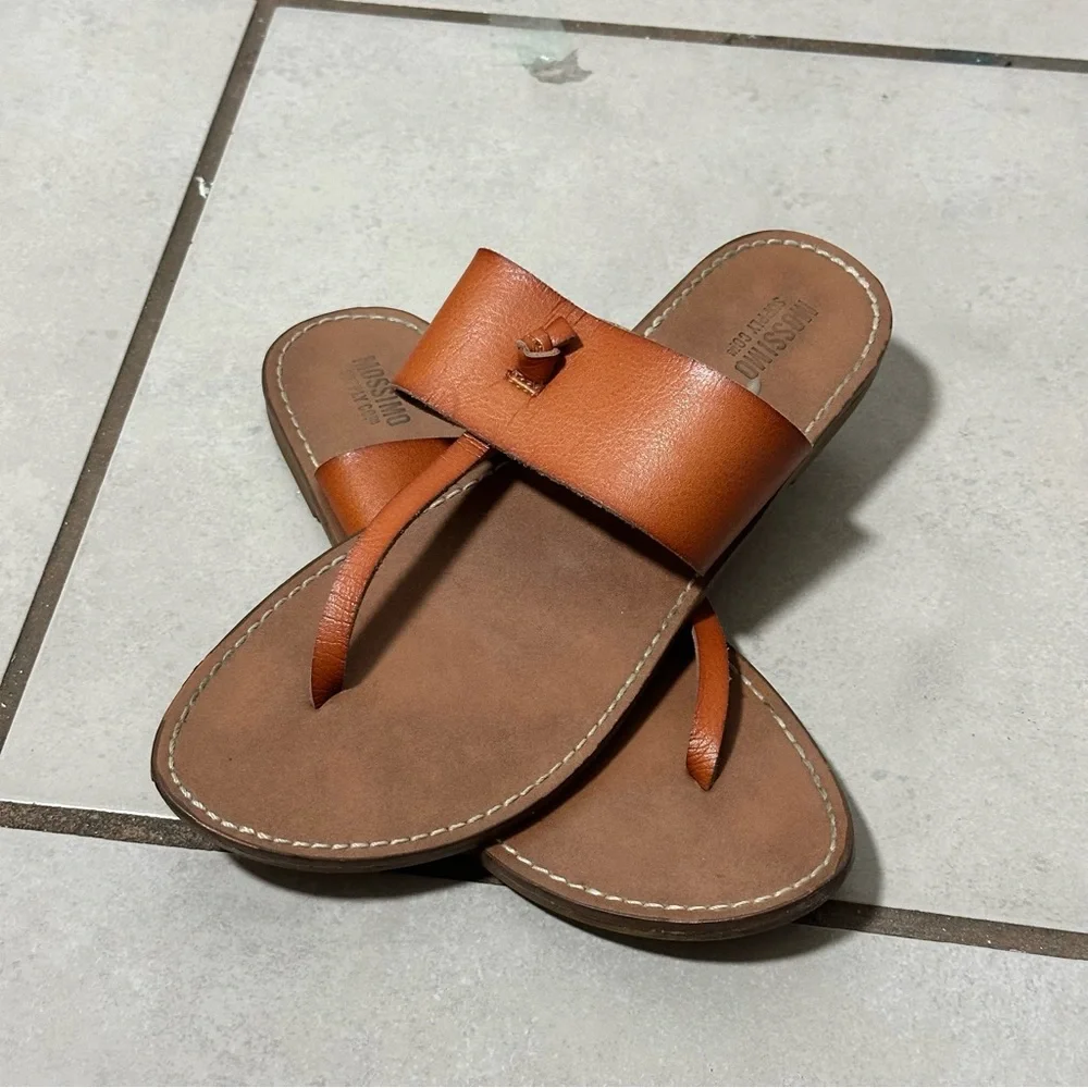 Mossimo Supply Co Women T-Strap‎ Brown Leather Sandals size 6